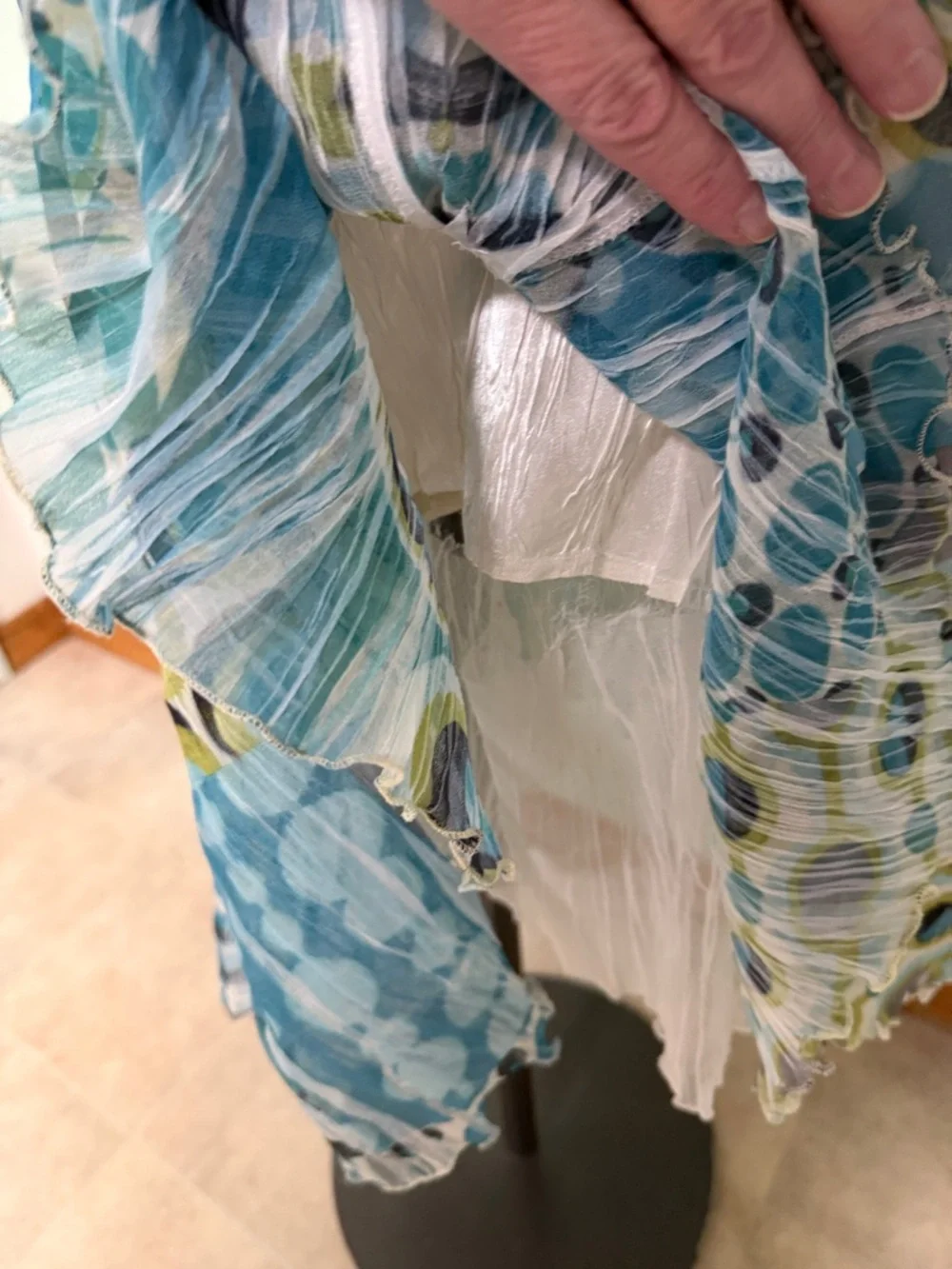 Gorgeous KOMAROV FLORAL CRINKLE MIDI FIT - Flared DRESS Women’s size Medium - Picture 6 of 12